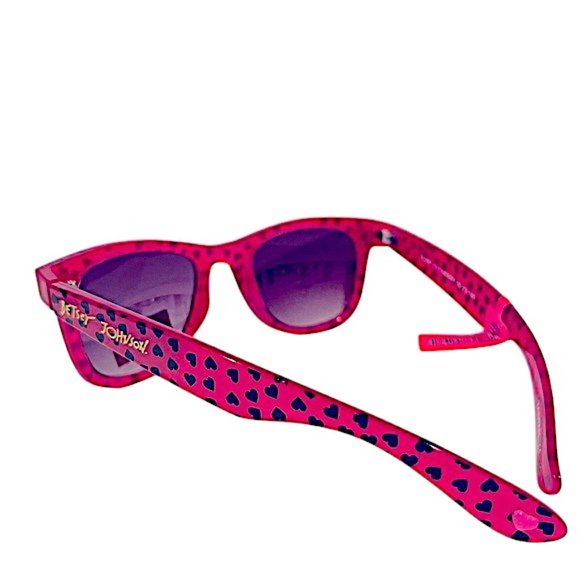 Betsey Johnson Heart Print Sunglasses NWT - Picture 2 of 4